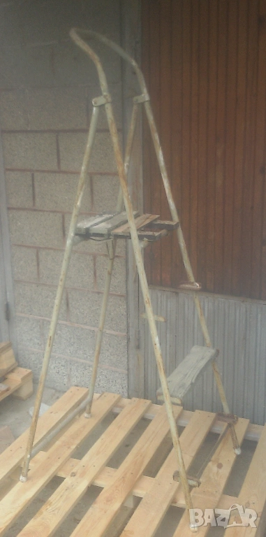 Желязна стълба, на която трябва да се подменят стъпалата, снимка 1