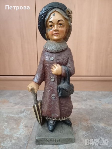 Фигура на жена със чадър за декорация , снимка 1