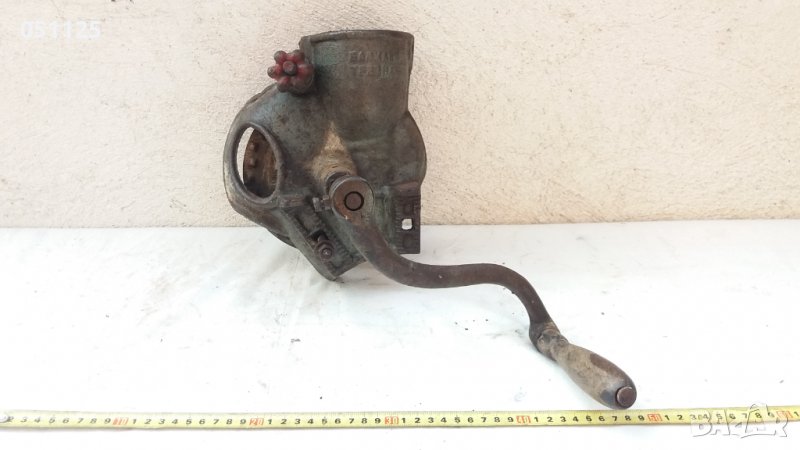 отлична машинка за мелене на царевица, кукуруз , снимка 1