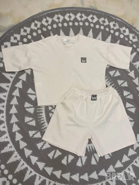 Комплект от две части Къси панталонки и тениска свободен силует  miu miu, снимка 1