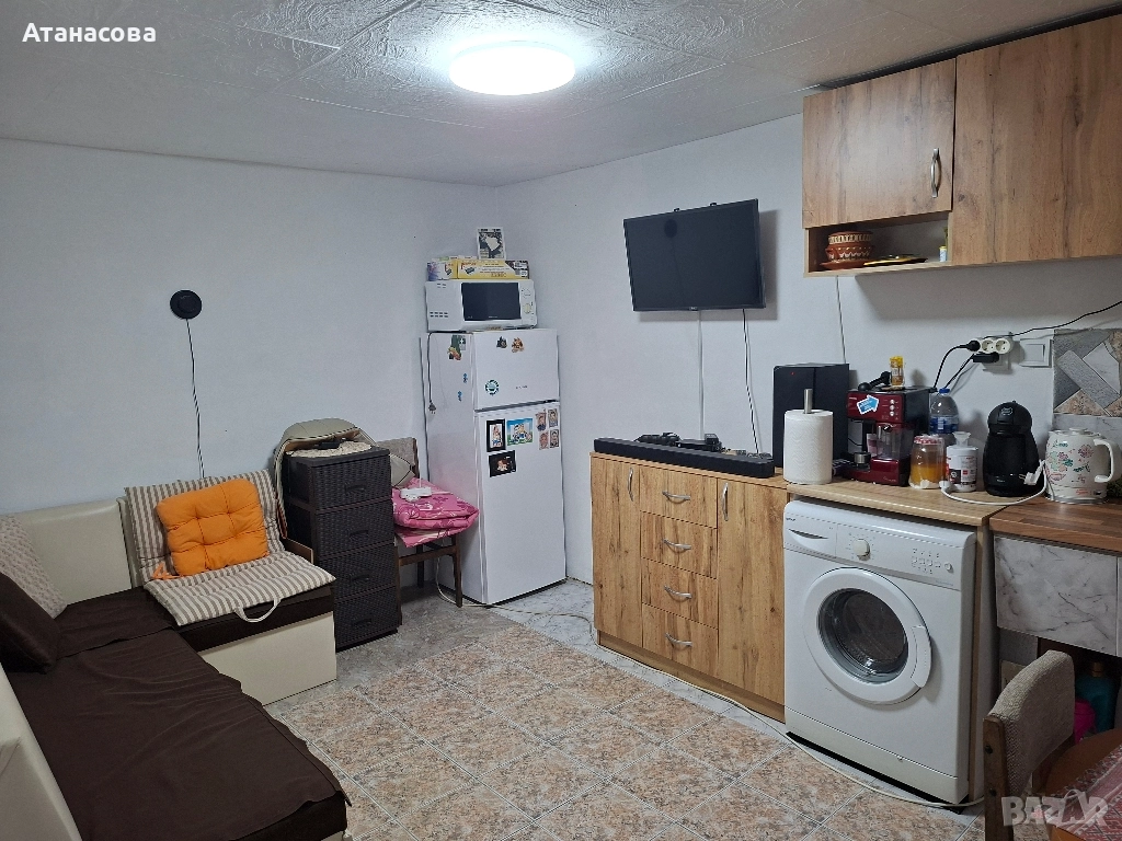 къща с двор, снимка 1