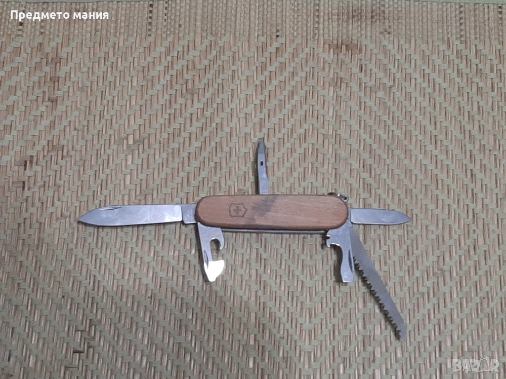Оригинален швейцарски джобен нож Victorinox с дървена дръжка, снимка 1