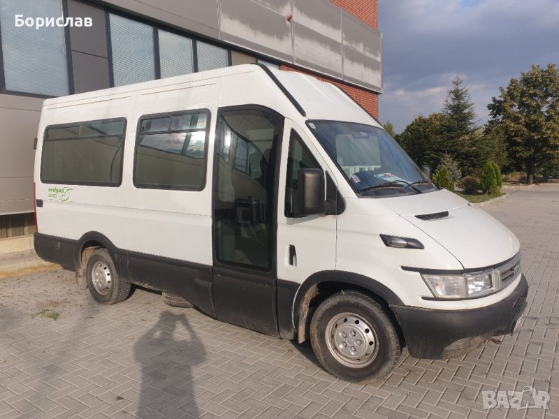 Iveco специализиран автомобил за превоз на инвалиди.Буса е с ранпа за  колички., снимка 1