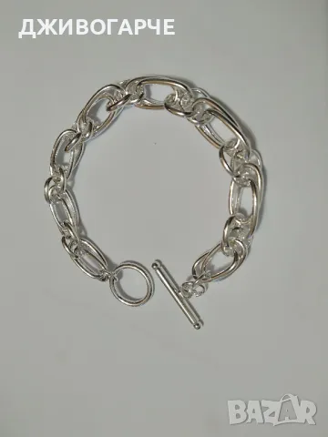 Нова, сребърна гривна. Поставена в кутия лукс