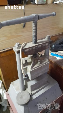 Преса за изпичане на златарски матрици