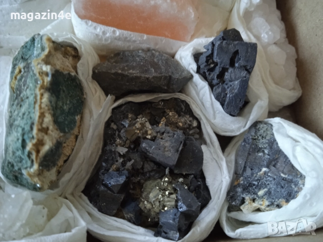 Sale, Кутия с минерали от България,естествени кристали и камъни, за колекционери геолози любители, , снимка 2 - Колекции - 51854624