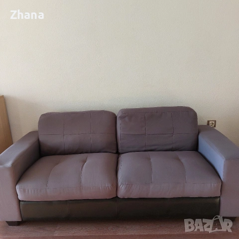 Сив двуместен диван