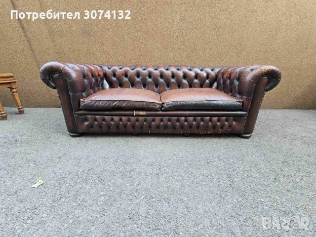 Диван в стил Честърфийлд