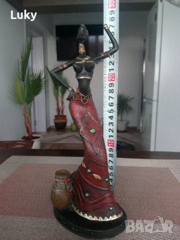 Продавам оригинална африканска статуетка на момиче от племето Масаи.Перфектана ръчна изработка., снимка 4 - Колекции - 39585285