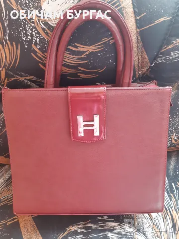 СТИЛНА ЧАНТА ОТ ИЗКУСТВЕНА КОЖА И ЛАЧЕНА КОЖА ползвана веднъж по повод