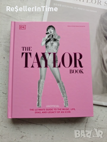 Лот от нови The Taylor book и официален календар Taylor Swift 2026, снимка 2 - Колекции - 53350993