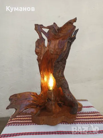 Дървена настолна лампа