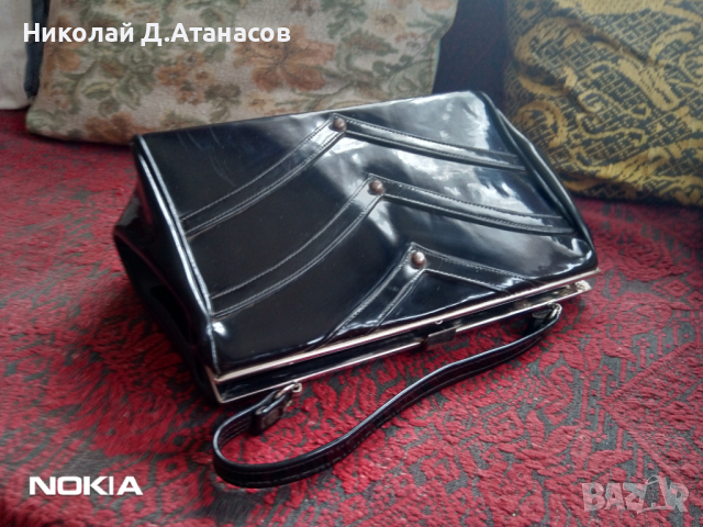 Продавам кожена дамска чанта (лакирана), снимка 8 - Чанти - 36377285