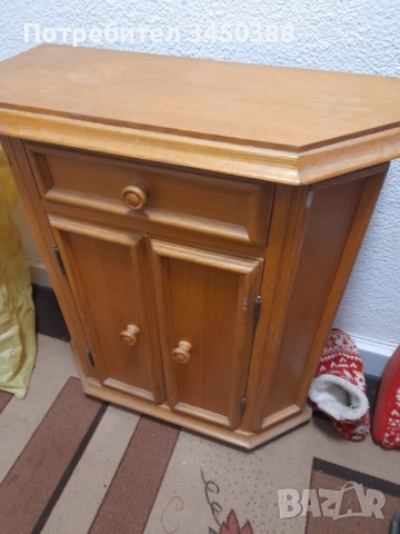 Винтидж шкаф от дърво