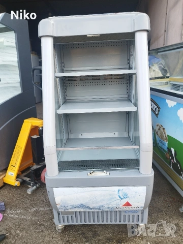 Отворена хладилна витрина 