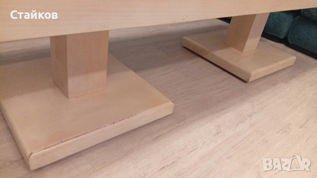 Продавам тежка холна маса отгоре със стъкло , снимка 2 - Маси - 52892958