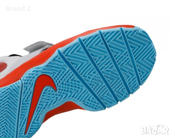 SALE! Дамски обувки NIKE Team Hustle - ОРИГИНАЛ !!!, снимка 5 - Маратонки - 26530591