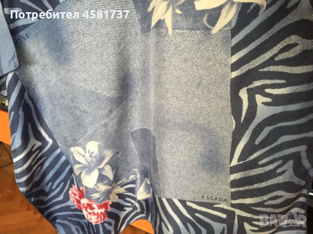 Копринен шал Escada