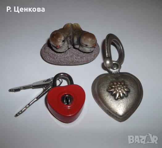 Ключодържател сърце, катинарче сърце и бонус миниатюрна статуетка птички, снимка 1