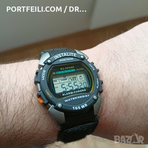 Часовник Armitron (USA) със супер подсветка, ретро стил. Марка от 1975 година.