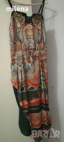 Елегантна многоцветна рокля в размер М