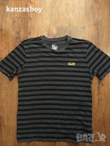 NIKE T-SHIRT FC STRIPE TEE - страхотна мъжка тениска КАТО НОВА, снимка 5 - Тениски - 38107217