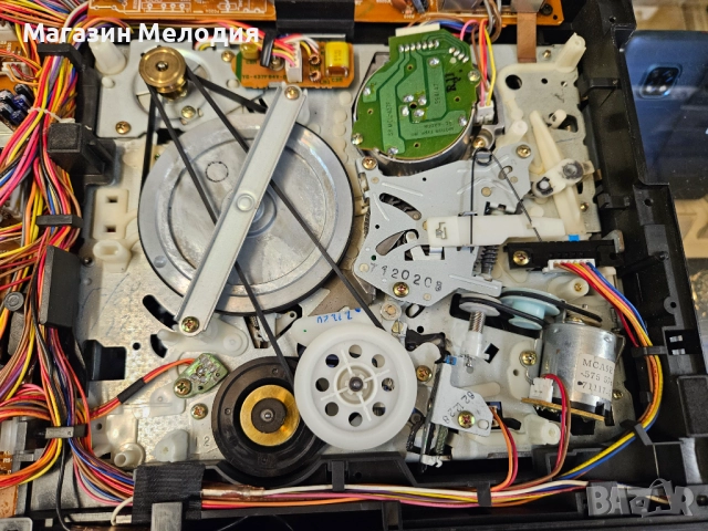 Видео Bang & Olufsen Hi-Fi Beocord VHS 91.2 Работи, произвежда, дисплея му не работи. Има нужда от п, снимка 4 - Плейъри, домашно кино, прожектори - 49721580