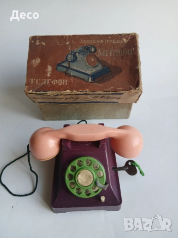 Стара руска играчка телефон със ключ.