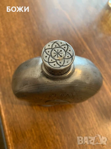 Старинна гръцка манерка от 1895 г. – масивен калай, ръчно гравирана, снимка 3 - Антикварни и старинни предмети - 51154839