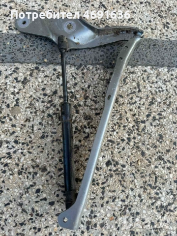 Комплект лява панта на преден капак на Ауди Audi A8 H4 D4 само за 40лв. 4h0823301d 4h0823359d