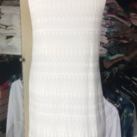 МНОГО КРАСИВА бяла рокля с остро деколте и нежна сребриста нишка в тъканта, снимка 4 - Рокли - 37497355