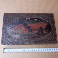 Стара дървена рисувана и пирографирана кутия, снимка 1 - Антикварни и старинни предмети - 37671532