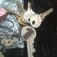 Лот ключове, снимка 2 - Други ценни предмети - 26215968