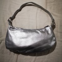Нова малка сиво сребърна чанта Багета за ръка рамо, снимка 2 - Чанти - 43441905