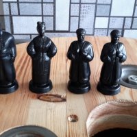 Пластмасови фигури за шах имат забележки и липси, на бялите липсва царя и на една пешка няма глава, , снимка 3 - Шах и табла - 36741201