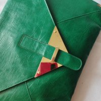Дамски клъч насителн зелен цввят и метални орнаменти, снимка 1 - Чанти - 38081458