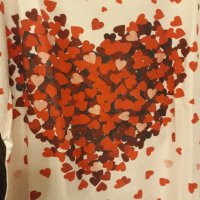 Тениска сърца , къс ръкав розов фон с нежни сърца вишнево и червено като разпръснати листенца , снимка 10 - Тениски - 37246837