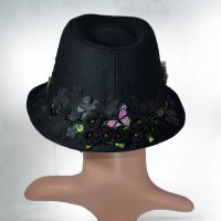 ⚜️ Дамска шапка в черно с декорации №3074, снимка 5 - Шапки - 38099136