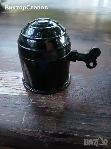 Капачка за теглич с ключ против кражба, снимка 1