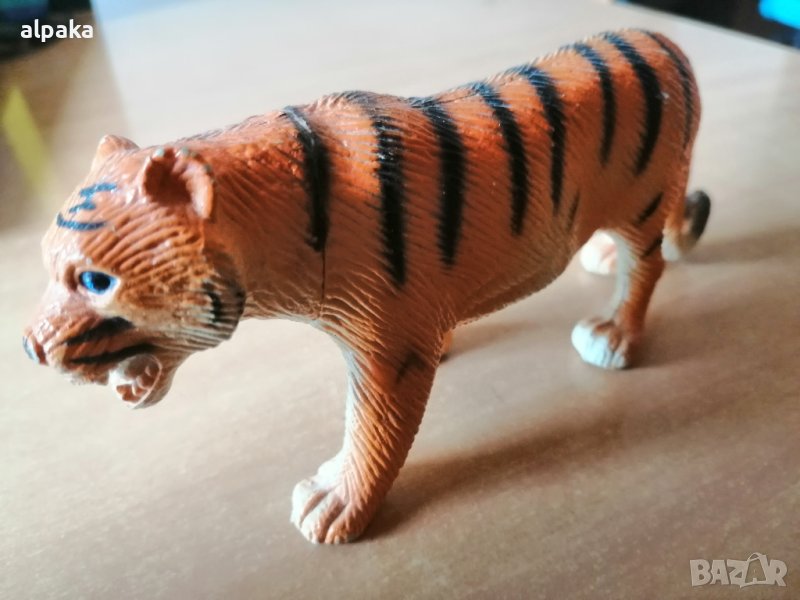 Продавам статуетка пластика на тигър, снимка 1