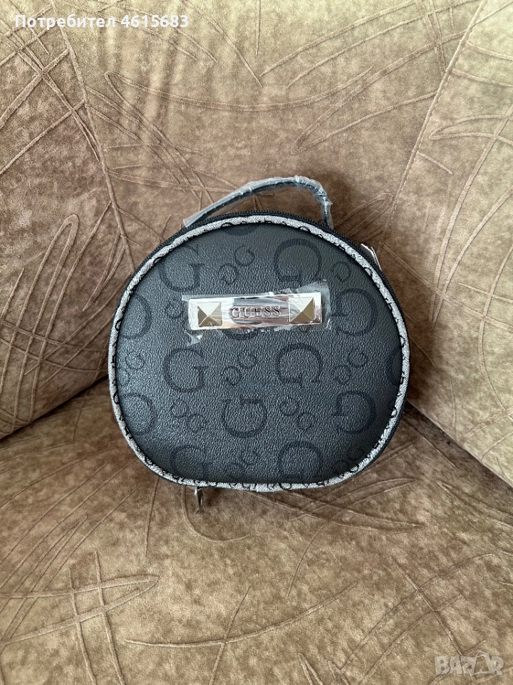 Оригинална козметична чанта Guess, снимка 1