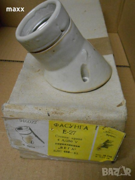 Фасунга керамична Е 27 наклонена , за монтаж на стена , снимка 1