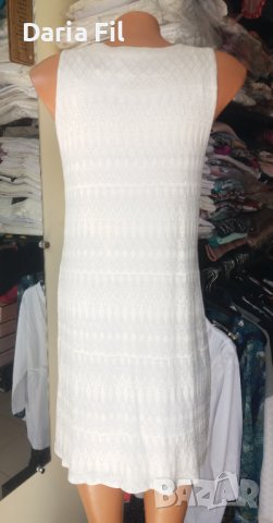 МНОГО КРАСИВА бяла рокля с остро деколте и нежна сребриста нишка в тъканта, снимка 4 - Рокли - 37497355