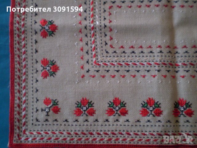 Ръчно бродирана малка покривка лен, снимка 3 - Покривки за маси - 33543837