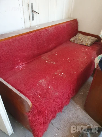 Диван с твърд матрак