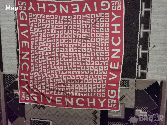Копринен шал от Givenchy , снимка 2 - Шалове - 52666023