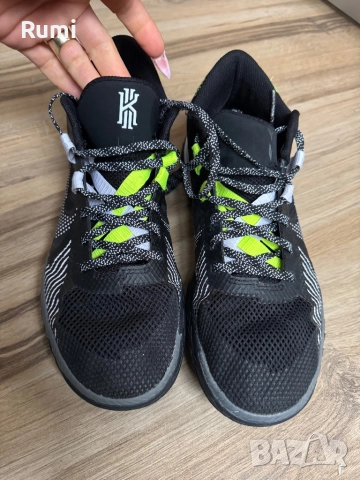 Оригинални мъжки маратонки NIKE KYRIE FLYTRAP V! 42 н, снимка 5 - Маратонки - 51894773