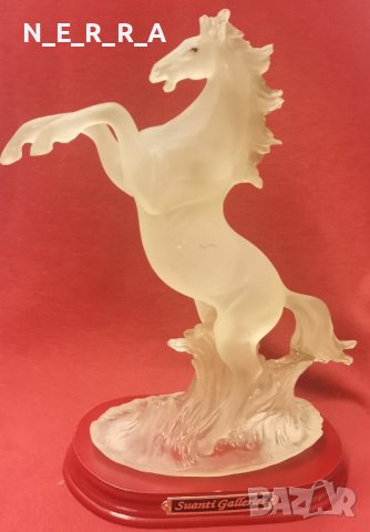Стъклена статуетка на кон, снимка 1 - Статуетки - 43571529
