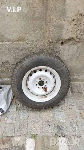 Стара резервна гума с джанта