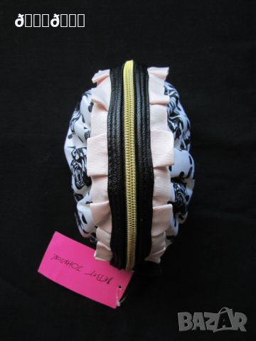 Дамски несесер Betsey Johnson козметична чантичка, снимка 3 - Други - 27022641
